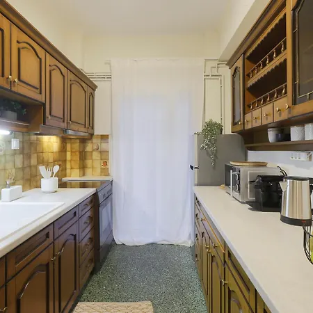 Quiet Corner Penthouse , 3br Heart Of